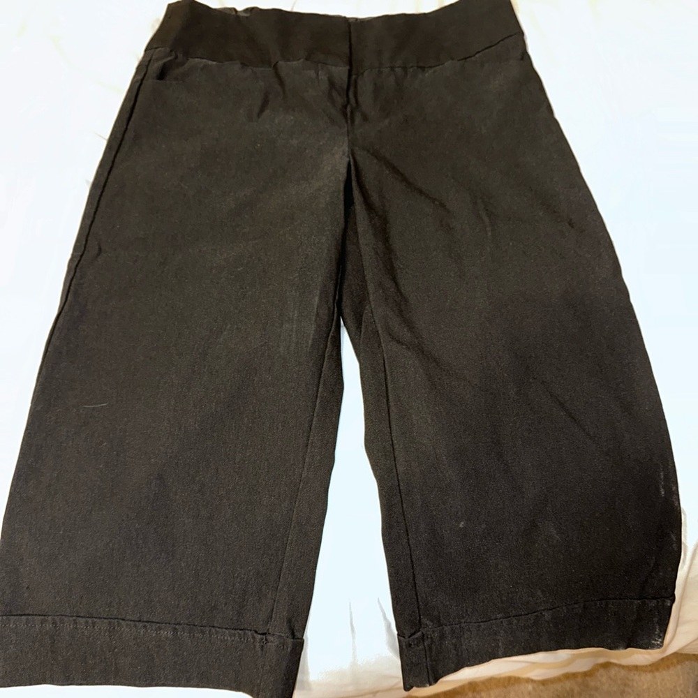 Halo black capris. Like new.